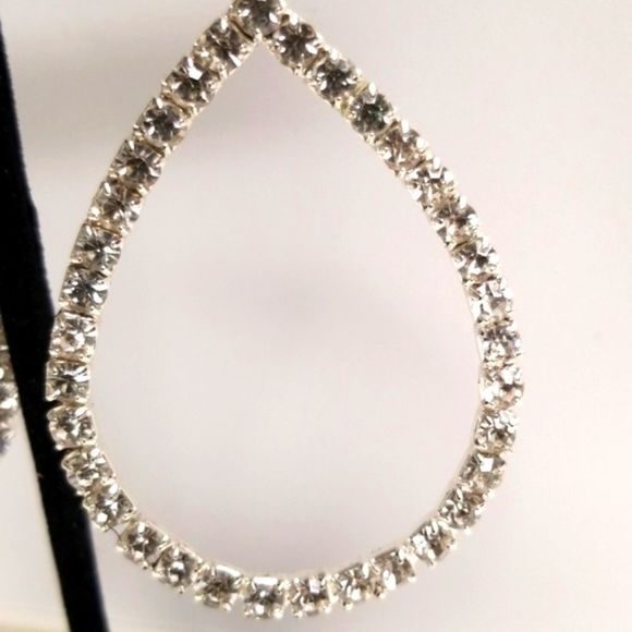 Diamond Like Oval Earrings - Picture 3 of 4